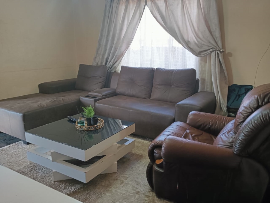 2 Bedroom Property for Sale in Geelhoutpark North West